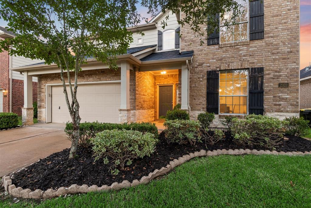 2023 Creek Run Drive, Pearland, Texas image 3