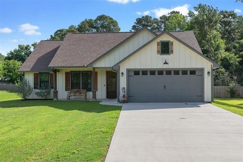 Single Family Residence in Huntsville TX 5 Oakwood Lane.jpg