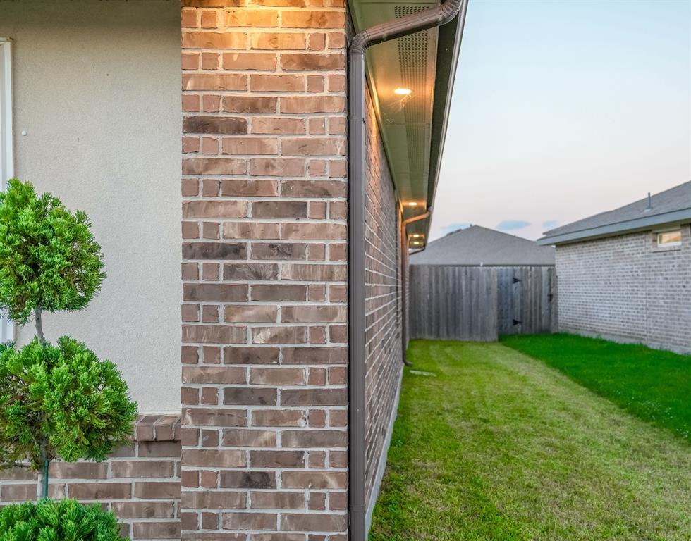 8210 Buck Lane, Rosharon, Texas image 3