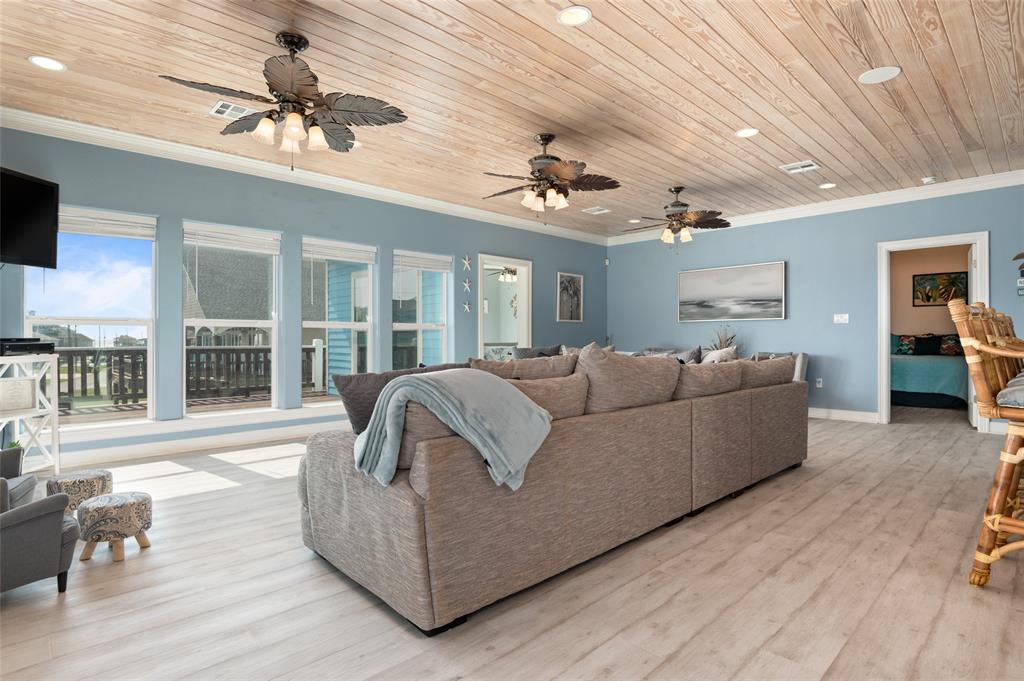 2703 Gillespie, Crystal Beach, Texas image 11