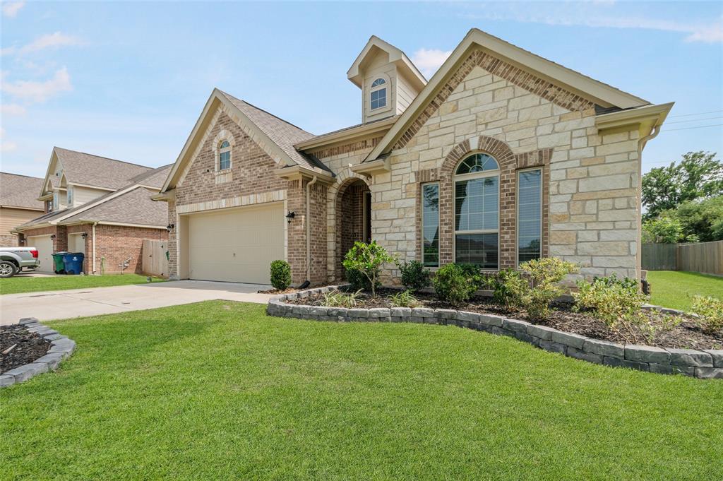 513 Moore Street, Richwood, Texas image 2