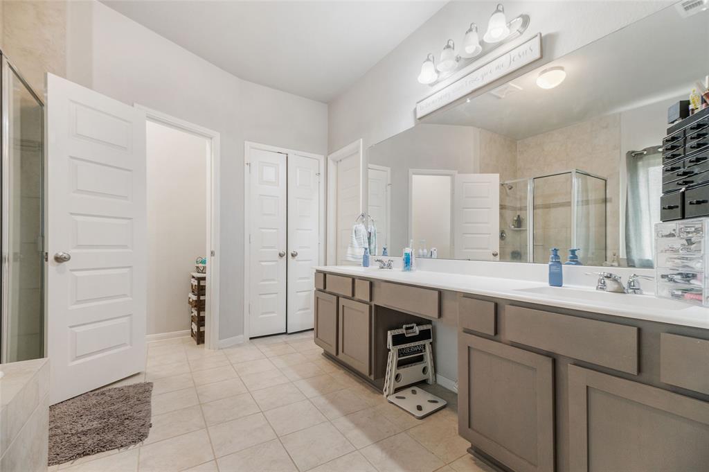 513 Moore Street, Richwood, Texas image 13