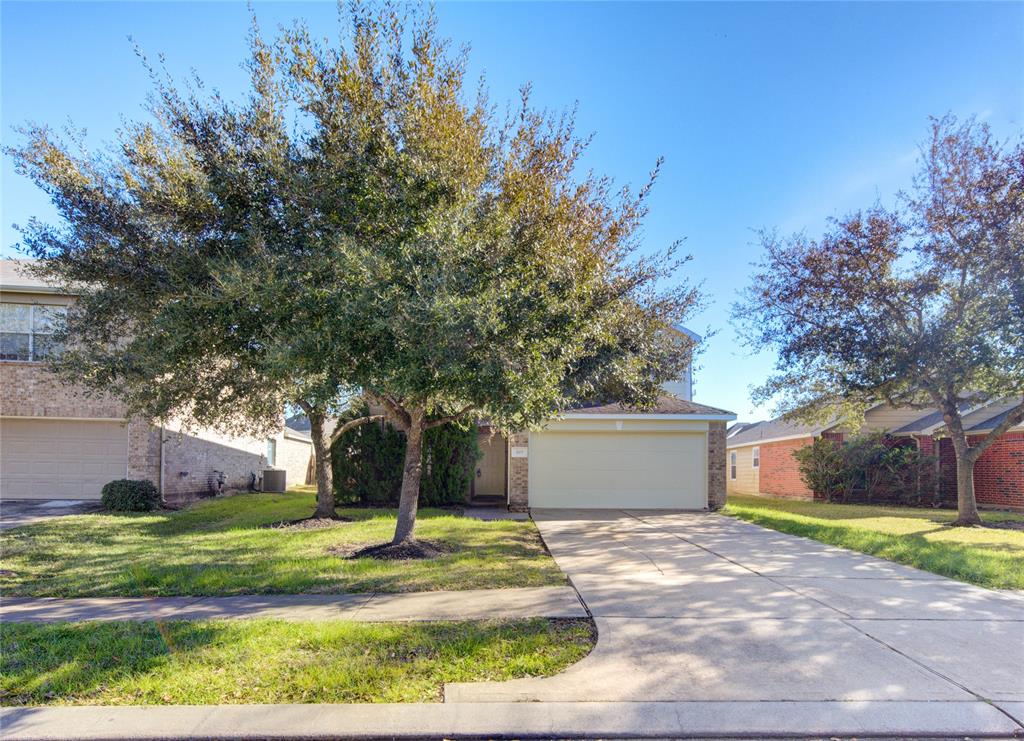 3207 Trail Hollow Drive, Pearland, Texas image 2