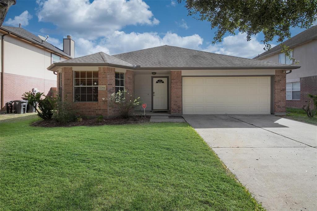 22814 W Waterlake Drive, Richmond, Texas image 2