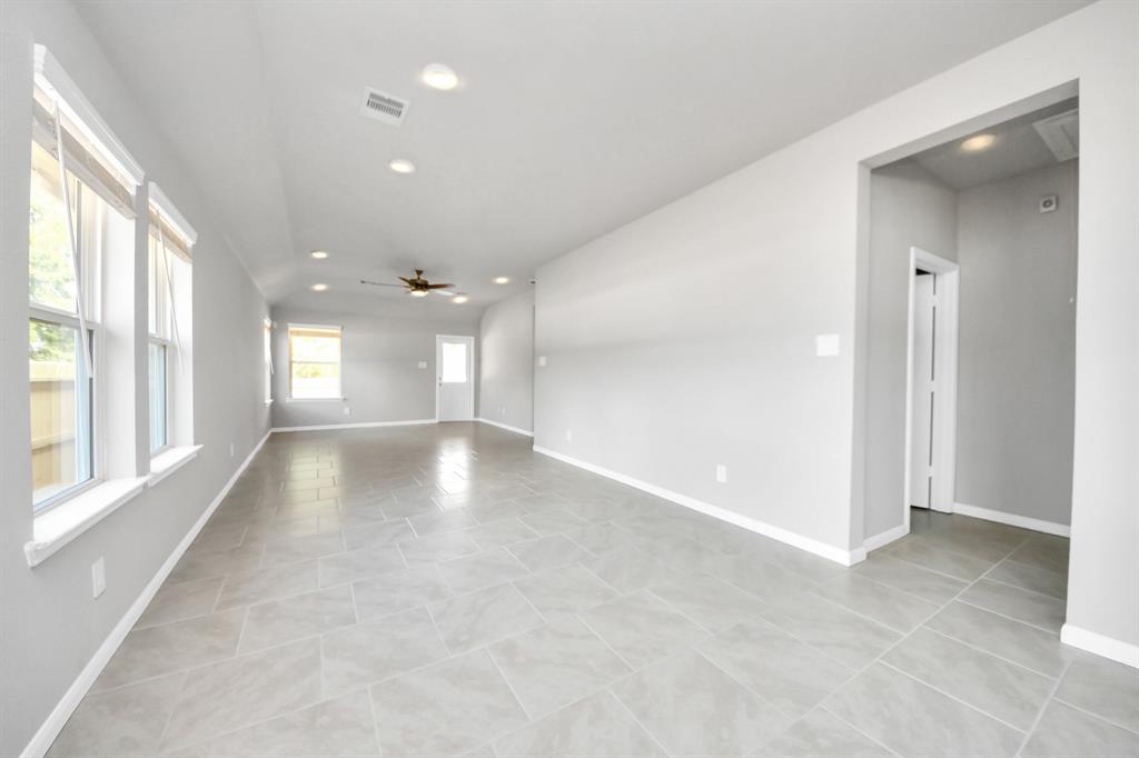 20934 Carob Tree Lane, Tomball, Texas image 7