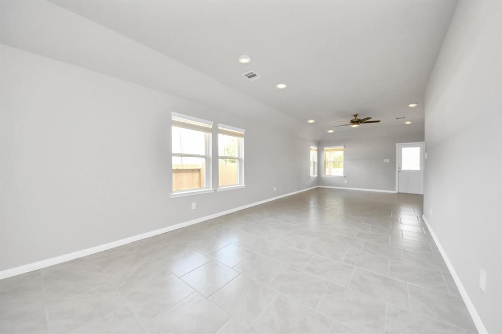 20934 Carob Tree Lane, Tomball, Texas image 8