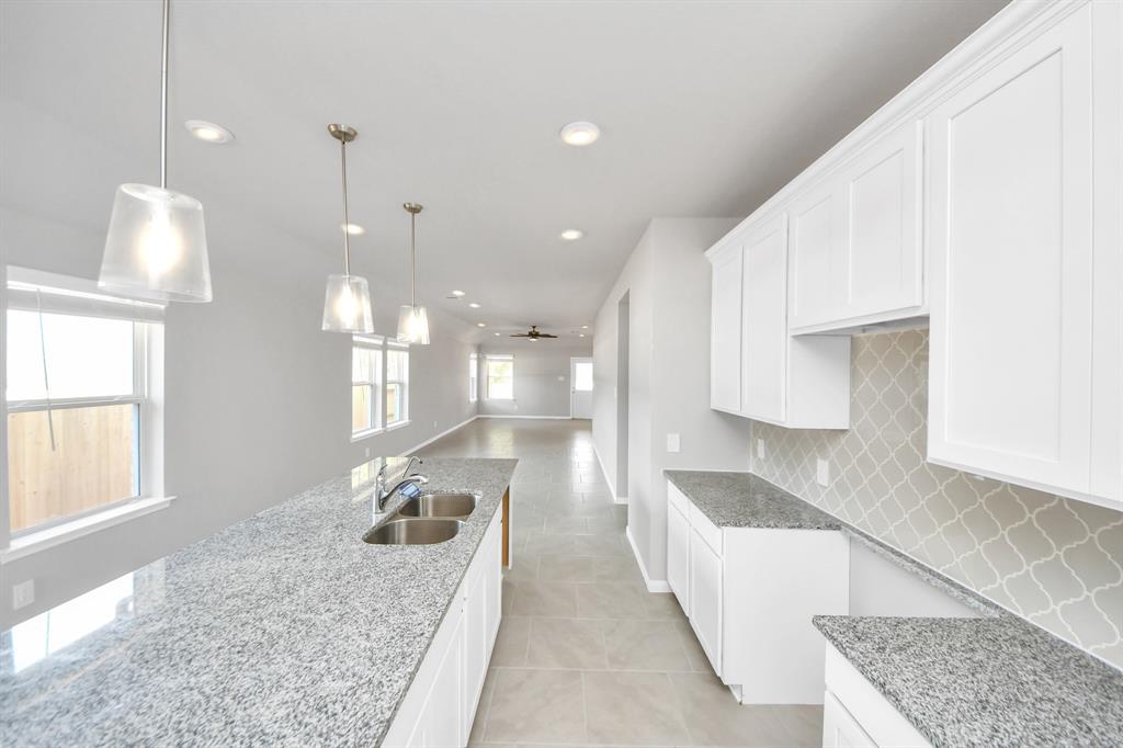 20934 Carob Tree Lane, Tomball, Texas image 6