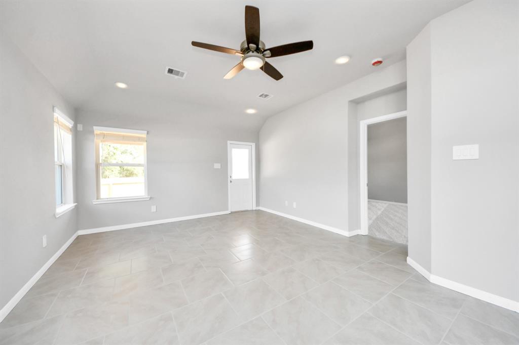 20934 Carob Tree Lane, Tomball, Texas image 9
