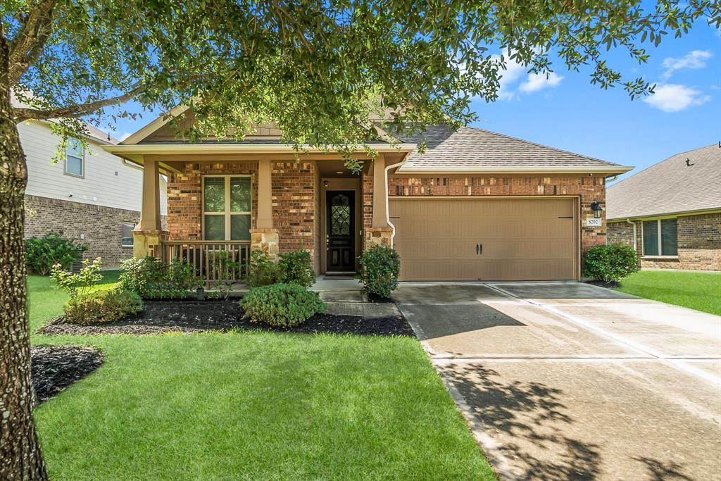 8202 Lockridge Terrace Lane, Cypress, Texas image 1