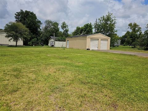 Photo of 202 Cotton Street, Jones Creek, TX 77541 (MLS # 60061634)