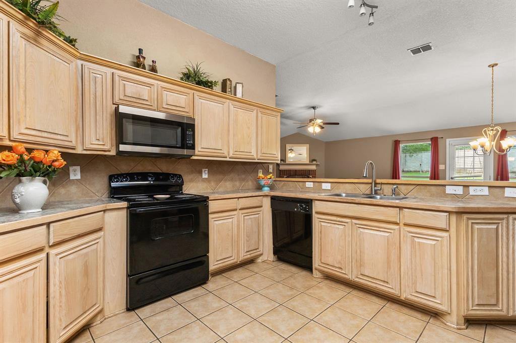 9974 Elder Street St, Willis, Texas image 8