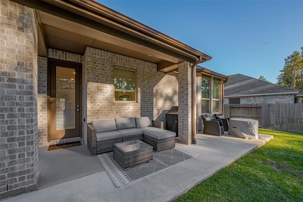 211 Lukewood Circle, Conroe, Texas image 8