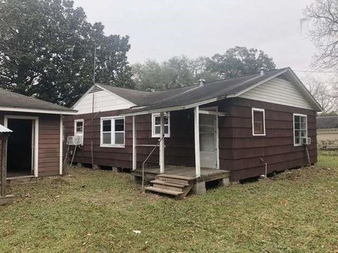 A home in Clute