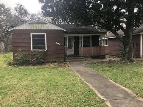 A home in Clute