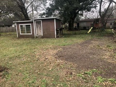 A home in Clute