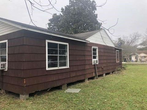 A home in Clute