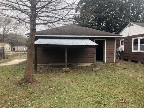 A home in Clute