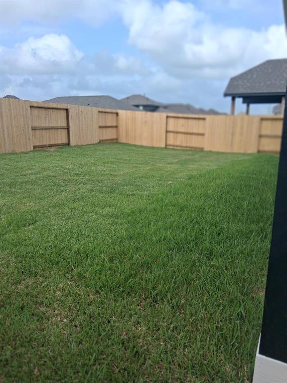 1915 Parks Edge Lane, Angleton, Texas image 35