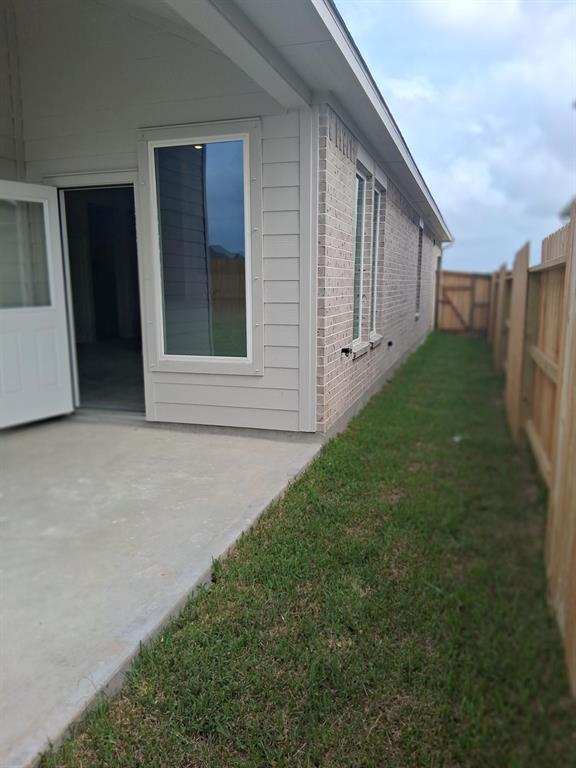1915 Parks Edge Lane, Angleton, Texas image 26