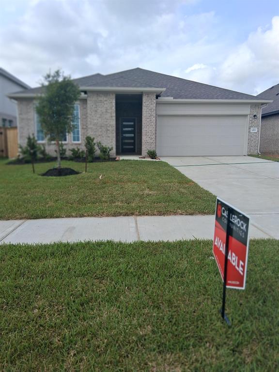 1915 Parks Edge Lane, Angleton, Texas image 1