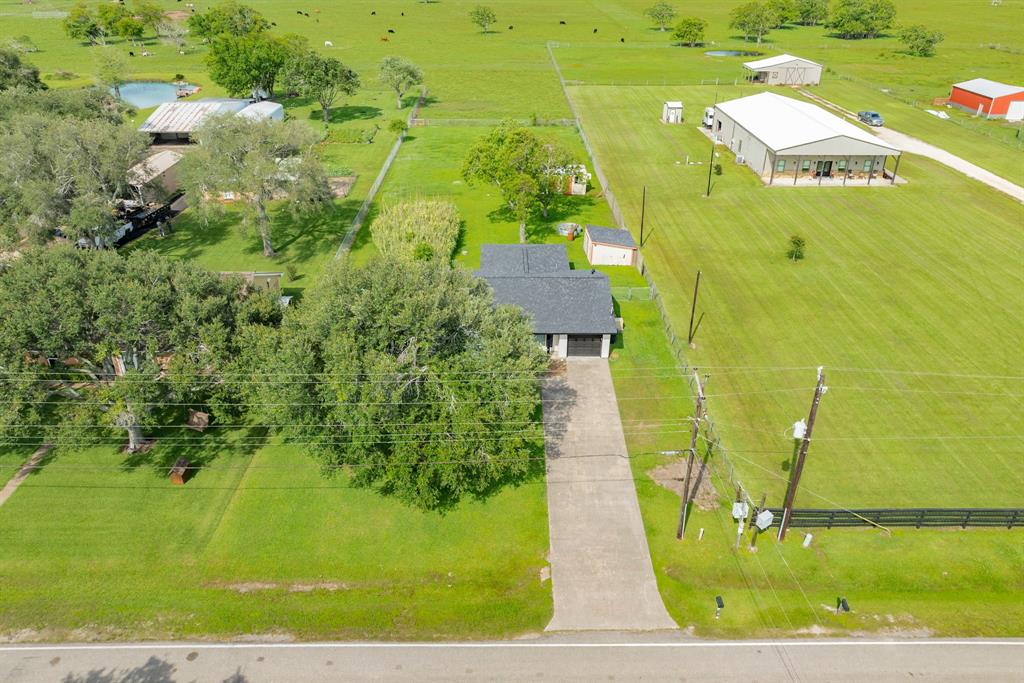 2735 County Road 208, Danbury, Texas image 1
