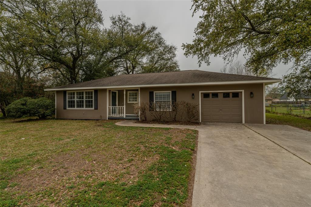 895 Morning Glory Drive, Bridge City, Texas image 3
