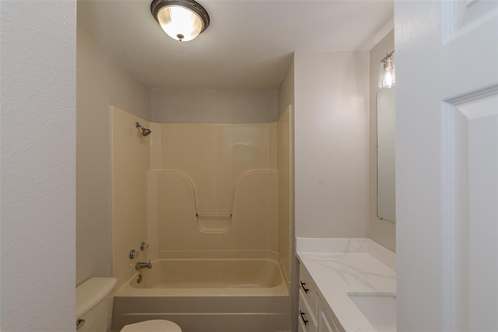 895 Morning Glory Drive, Bridge City, Texas image 17