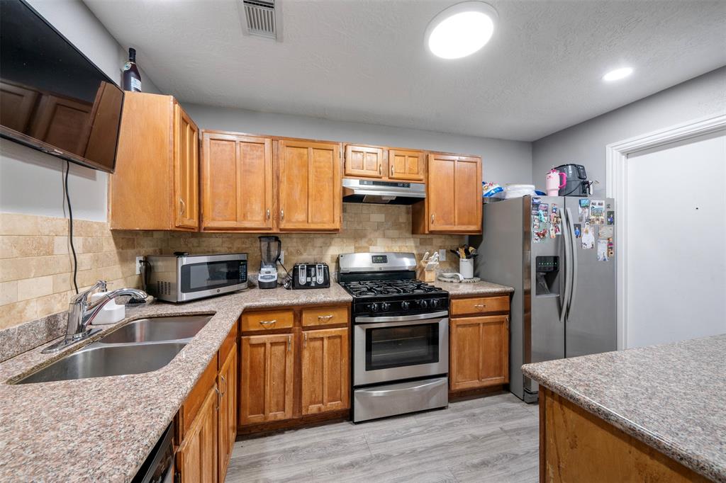 8511 Green Cedar Drive, Houston, Texas image 8