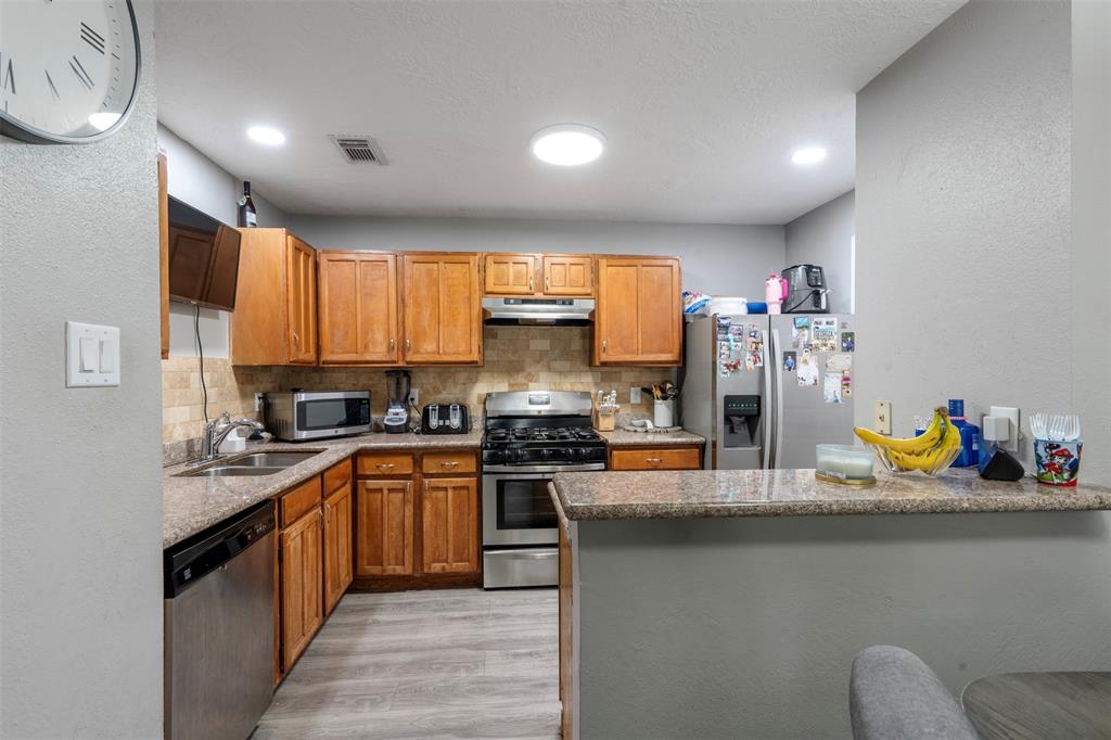 8511 Green Cedar Drive, Houston, Texas image 7