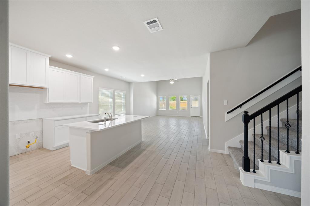 3315 Falling Brook Drive, Baytown, Texas image 8