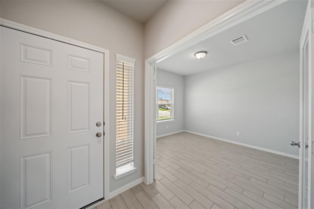 3315 Falling Brook Drive, Baytown, Texas image 4