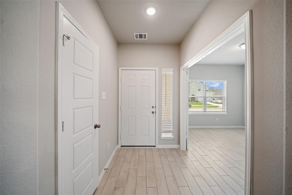 3315 Falling Brook Drive, Baytown, Texas image 3
