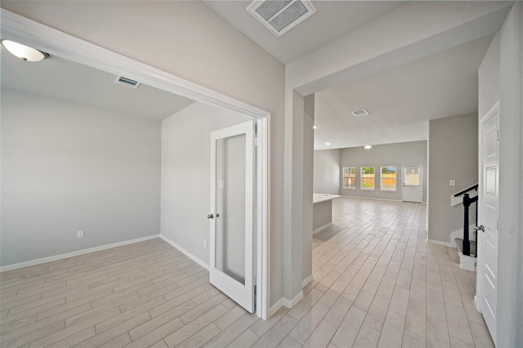 3315 Falling Brook Drive, Baytown, Texas image 7