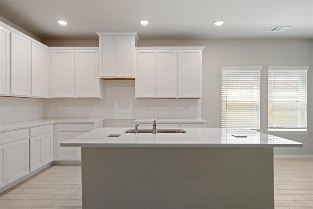 3315 Falling Brook Drive, Baytown, Texas image 10