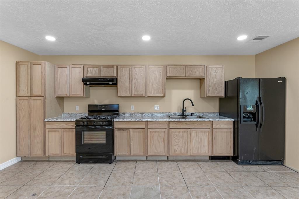 1112 Misty Way Drive, Crosby, Texas image 41