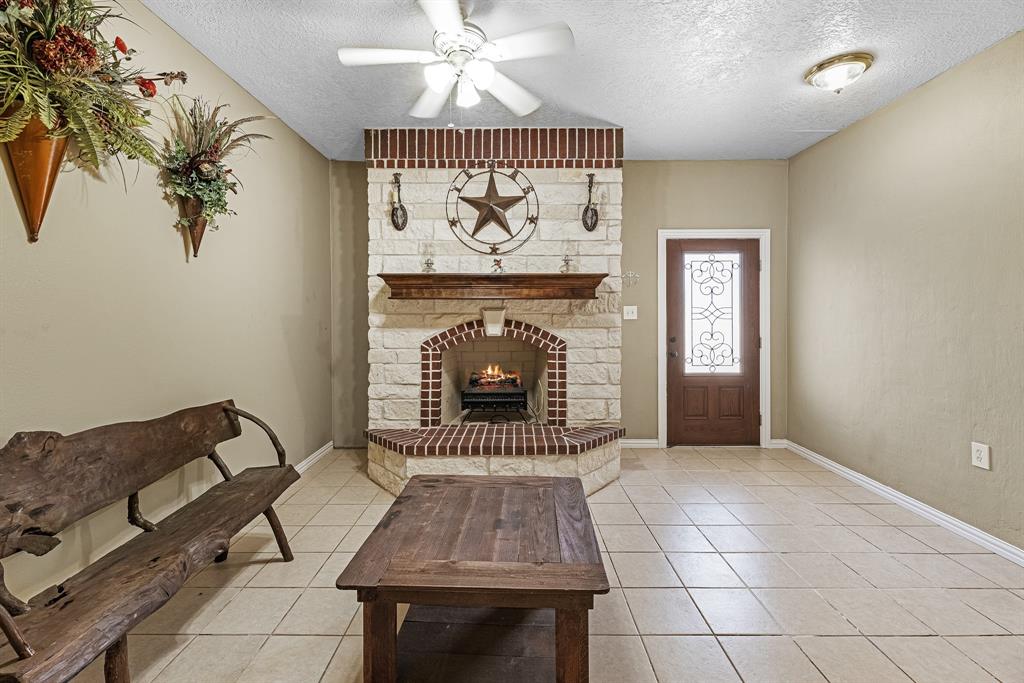 1112 Misty Way Drive, Crosby, Texas image 9