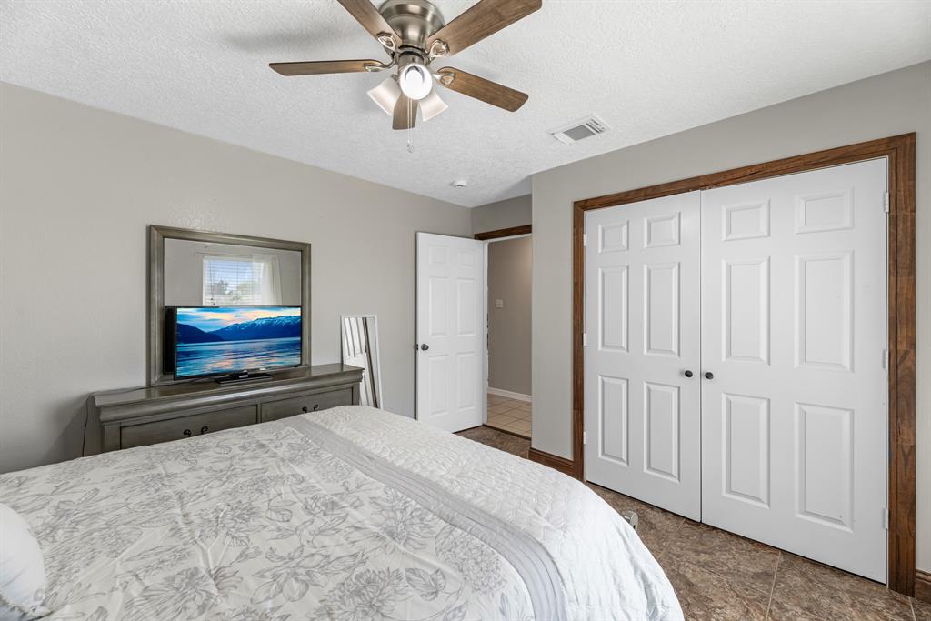 1112 Misty Way Drive, Crosby, Texas image 24