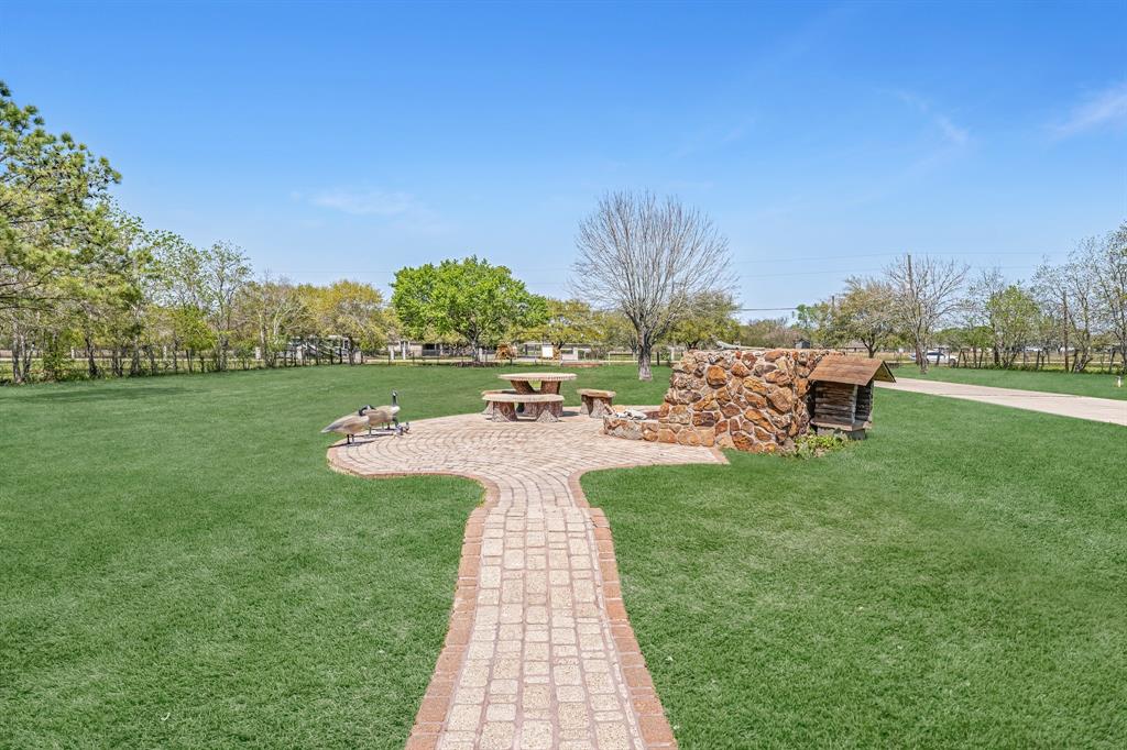 1112 Misty Way Drive, Crosby, Texas image 7