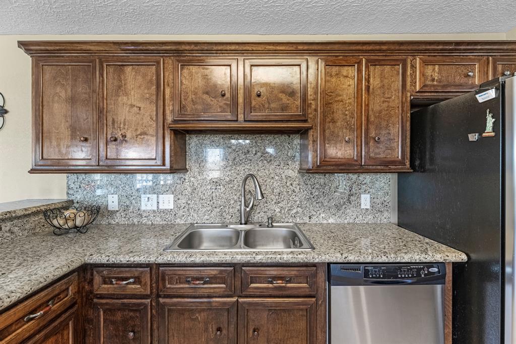 1112 Misty Way Drive, Crosby, Texas image 32