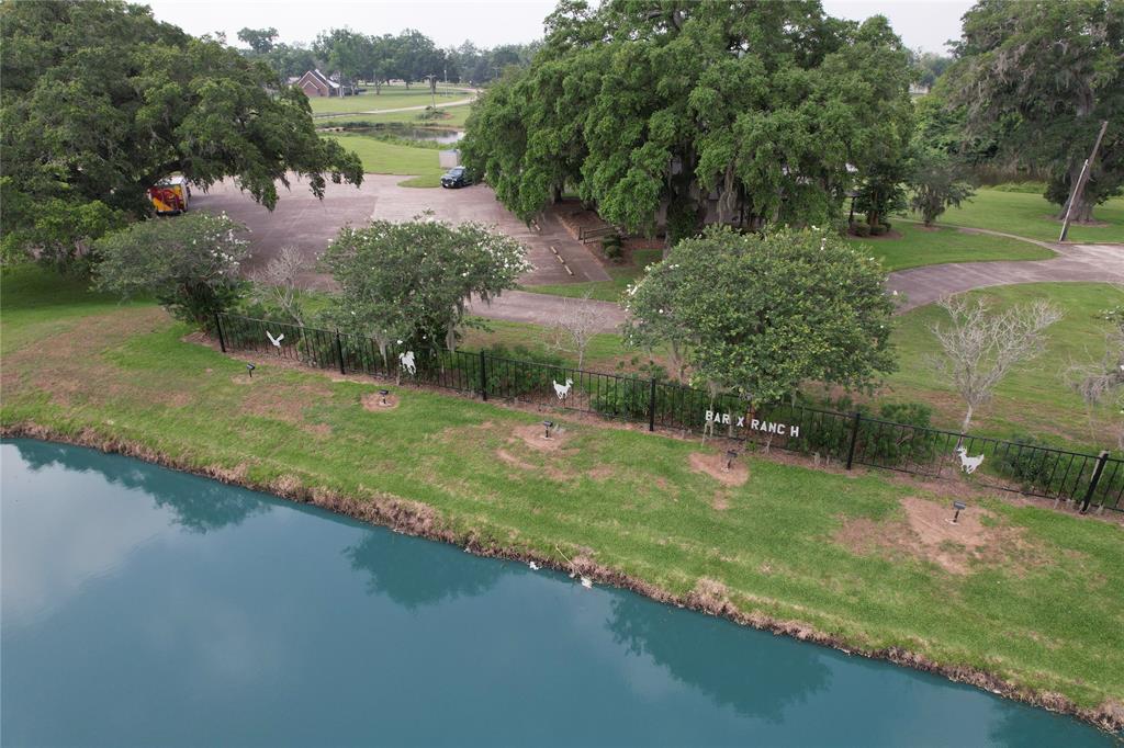 1414 Frontier Trail, Angleton, Texas image 2