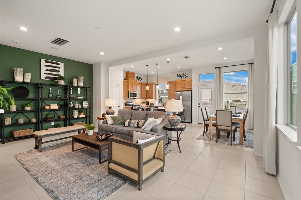 167 West Coralburst Loop, Montgomery, Texas image 1