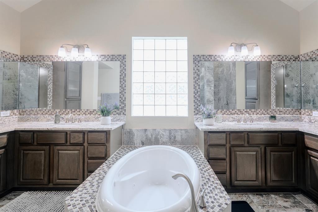 299 Sonoma Court, Conroe, Texas image 29