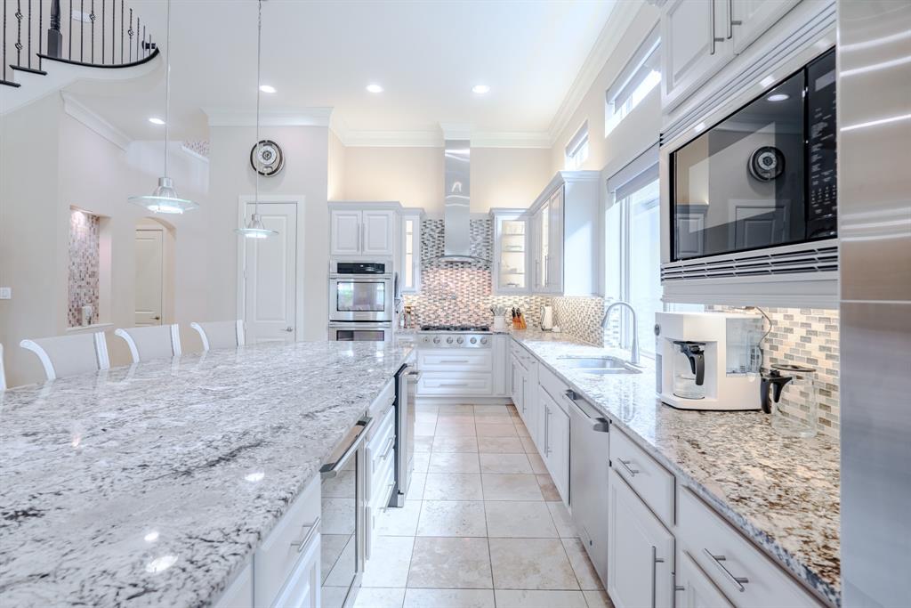 299 Sonoma Court, Conroe, Texas image 14
