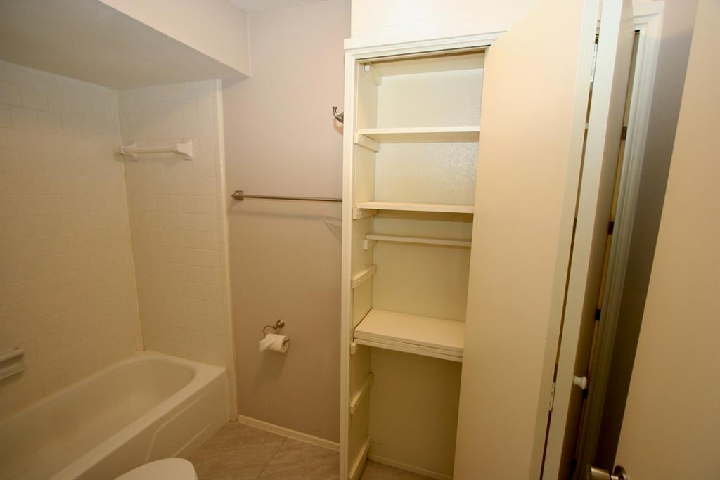 12024 Mighty Oak Drive #A, Houston, Ohio image 14