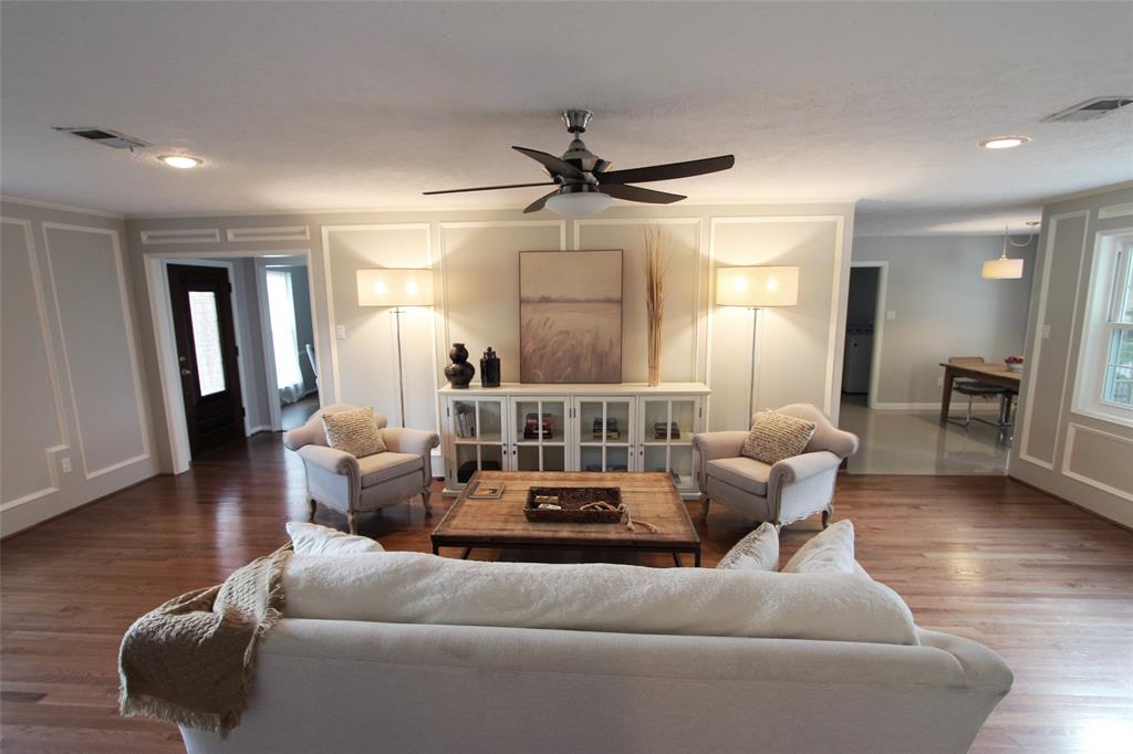 107 Charleston Street, Friendswood, Texas image 2