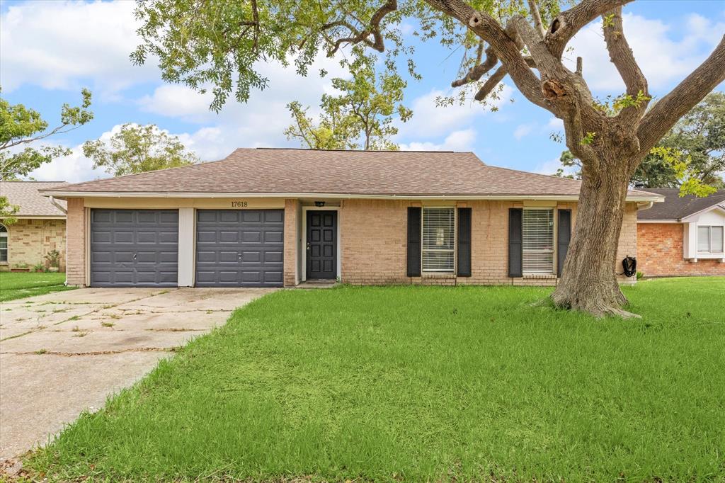 17618 Point Comfort Lane, Webster, Texas image 1