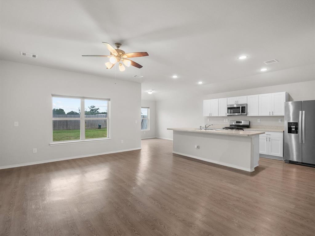 638 W Fairway Lake Dr, Alvin, Texas image 8