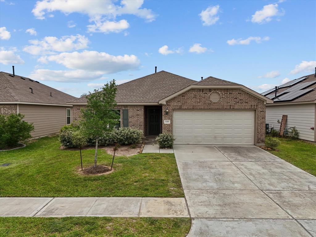 638 W Fairway Lake Dr, Alvin, Texas image 1