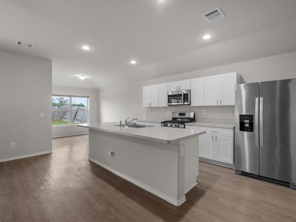 638 W Fairway Lake Dr, Alvin, Texas image 11