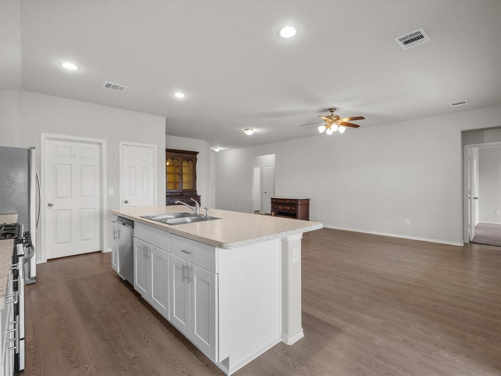 638 W Fairway Lake Dr, Alvin, Texas image 10